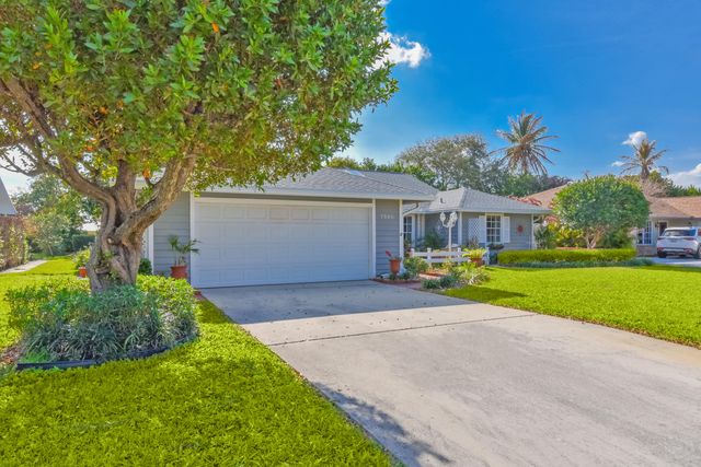 7886 SE Trenton Avenue, Hobe Sound, FL 33455
