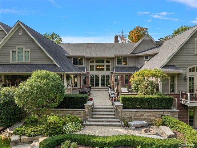 1330 Oxford Road, Bloomfield Charter Township, MI 48304