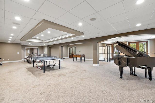 1330 Oxford Road, Bloomfield Charter Township, MI 48304