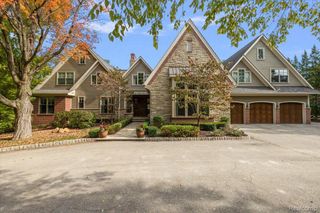 1330 Oxford Road, Bloomfield Charter Township, MI 48304