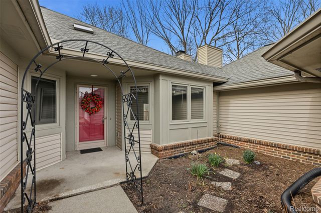 21400 Magnolia Court, Farmington Hills, MI 48336