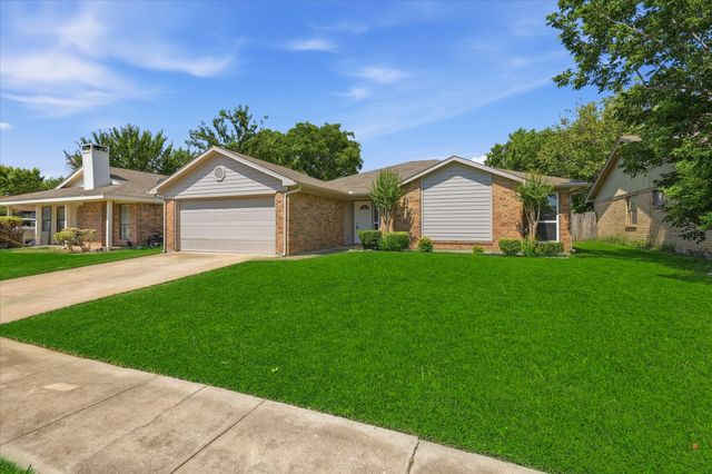 7913 Pebblebrook Drive, Watauga, TX 76148