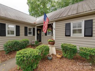 3806 Selwyn Farms Lane 1, Charlotte, NC 28209