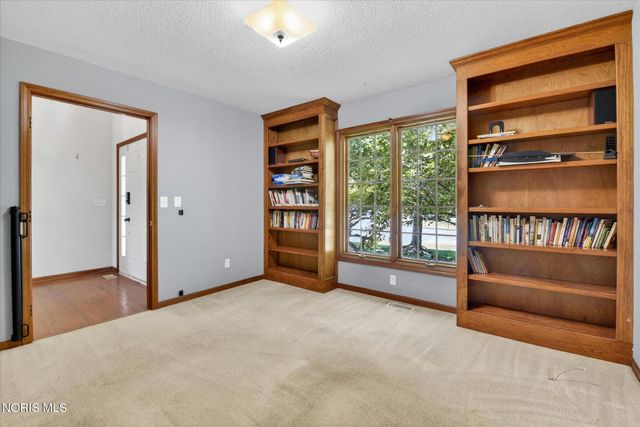 6062 Wood Drive, Waterville, OH 43566