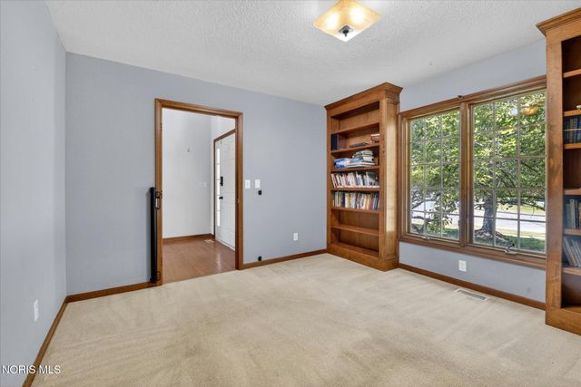 6062 Wood Drive, Waterville, OH 43566