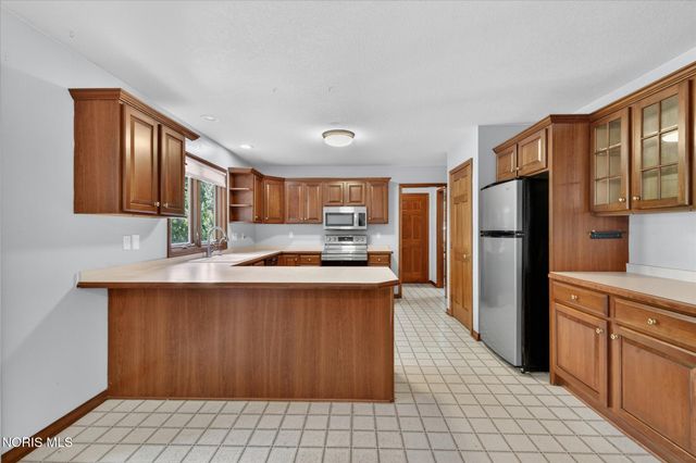 6062 Wood Drive, Waterville, OH 43566