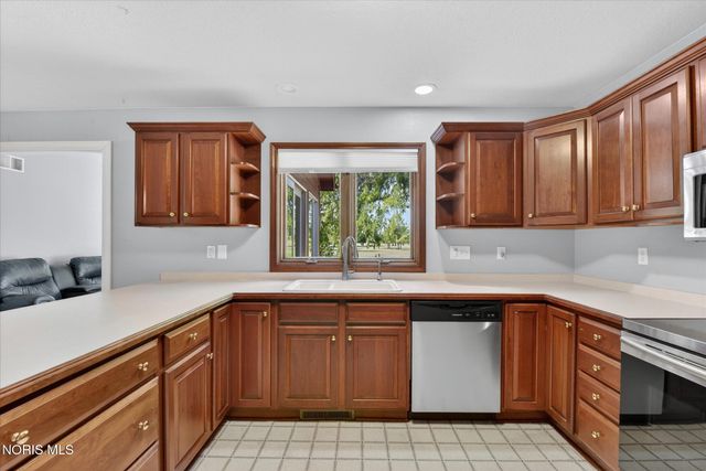 6062 Wood Drive, Waterville, OH 43566