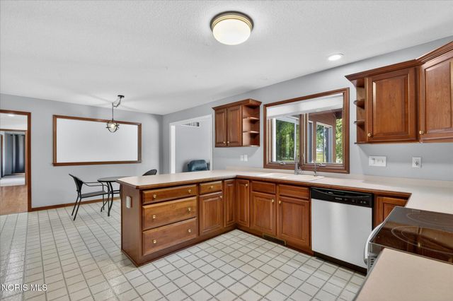 6062 Wood Drive, Waterville, OH 43566