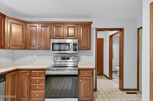 6062 Wood Drive, Waterville, OH 43566