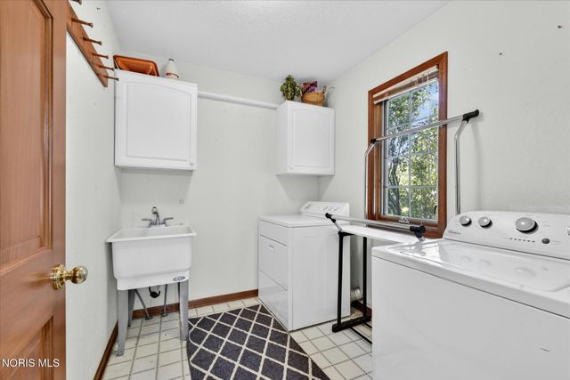 6062 Wood Drive, Waterville, OH 43566