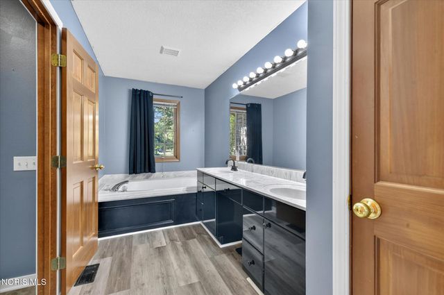 6062 Wood Drive, Waterville, OH 43566