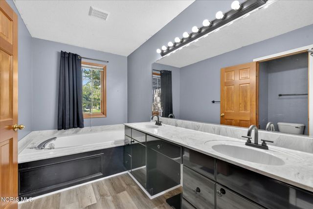 6062 Wood Drive, Waterville, OH 43566
