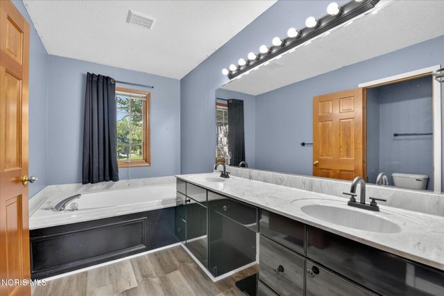 6062 Wood Drive, Waterville, OH 43566