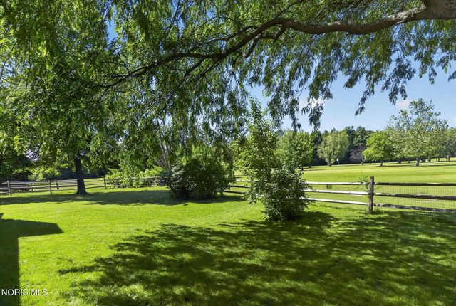 6062 Wood Drive, Waterville, OH 43566
