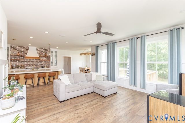 5512 Mossy Oak Rd, Moseley, VA 23120