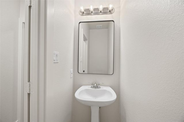 117 Waterloo DR, Kyle, TX 78640