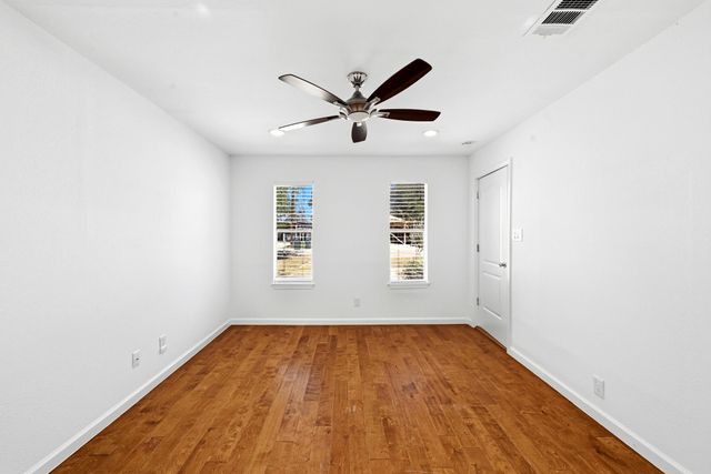 407 Magnolia ST, Bastrop, TX 78602