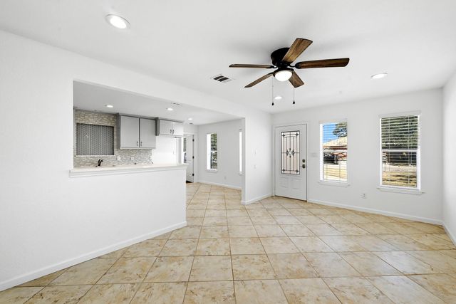 407 Magnolia ST, Bastrop, TX 78602