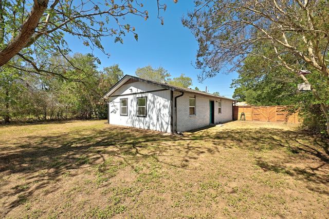 407 Magnolia ST, Bastrop, TX 78602