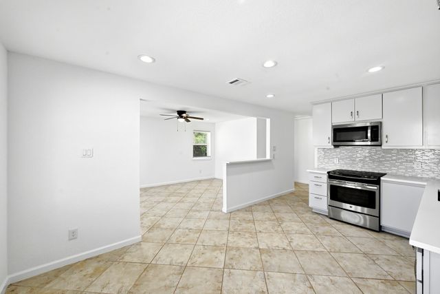 407 Magnolia ST, Bastrop, TX 78602