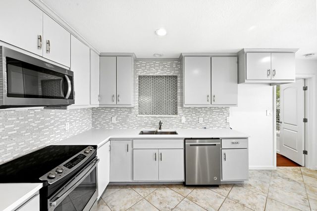 407 Magnolia ST, Bastrop, TX 78602
