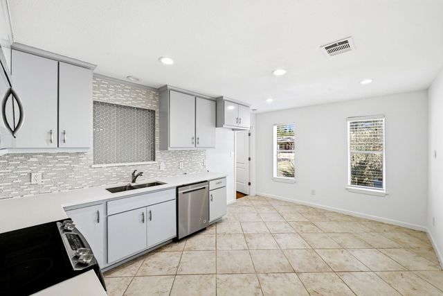 407 Magnolia ST, Bastrop, TX 78602