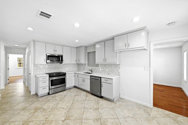 407 Magnolia ST, Bastrop, TX 78602