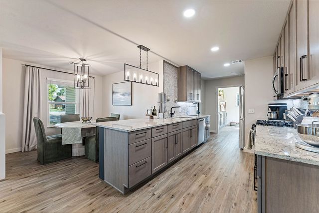 904 E Longview Drive, Rogers, AR 72756