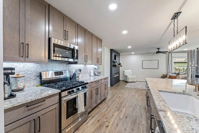 904 E Longview Drive, Rogers, AR 72756