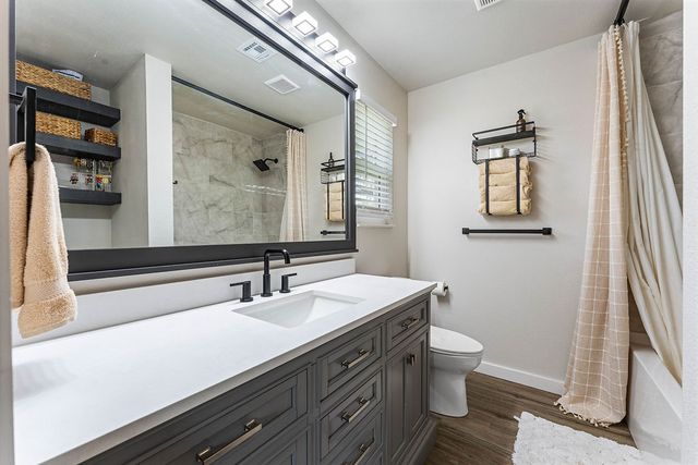 904 E Longview Drive, Rogers, AR 72756