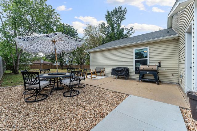 904 E Longview Drive, Rogers, AR 72756