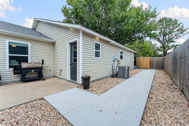 904 E Longview Drive, Rogers, AR 72756
