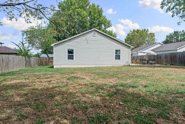 904 E Longview Drive, Rogers, AR 72756