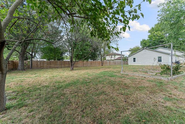 904 E Longview Drive, Rogers, AR 72756