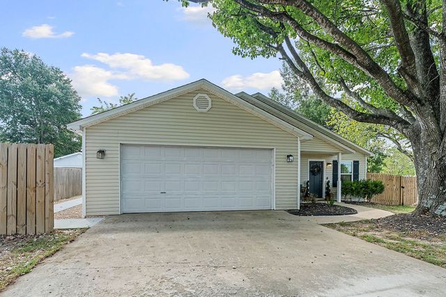 904 E Longview Drive, Rogers, AR 72756