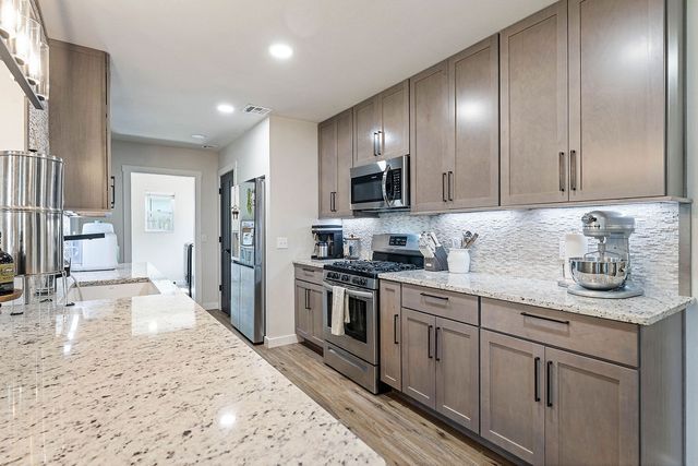 904 E Longview Drive, Rogers, AR 72756
