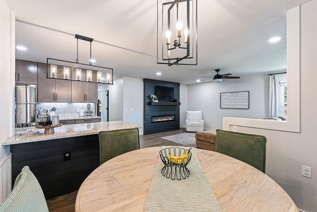 904 E Longview Drive, Rogers, AR 72756