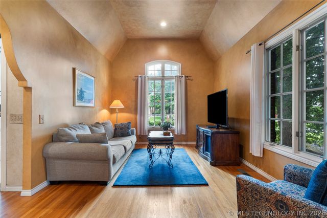 9034 S Maplewood Avenue, Tulsa, OK 74137