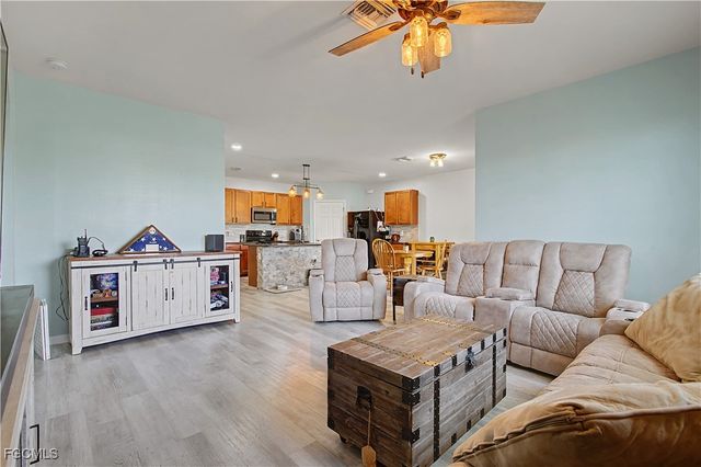 2613 Manzilla LN, Cape Coral, FL 33909