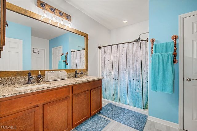 2613 Manzilla LN, Cape Coral, FL 33909