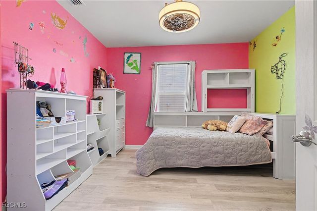 2613 Manzilla LN, Cape Coral, FL 33909