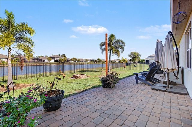 2613 Manzilla LN, Cape Coral, FL 33909