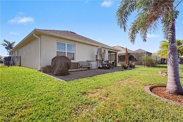 2613 Manzilla LN, Cape Coral, FL 33909