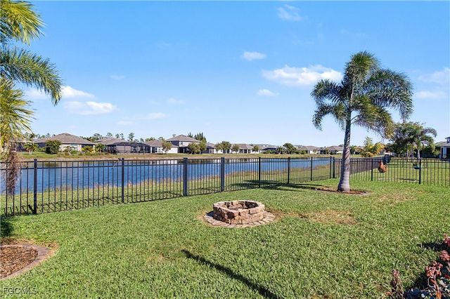 2613 Manzilla LN, Cape Coral, FL 33909