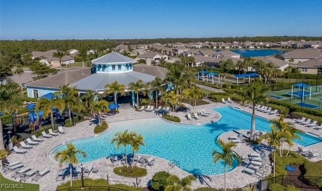 2613 Manzilla LN, Cape Coral, FL 33909