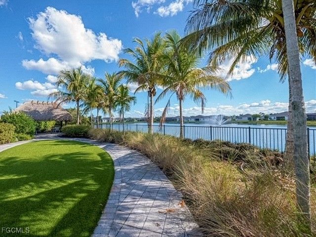 2613 Manzilla LN, Cape Coral, FL 33909