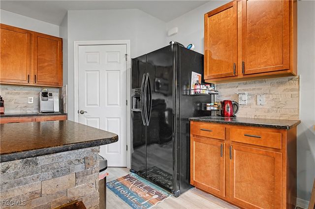 2613 Manzilla LN, Cape Coral, FL 33909