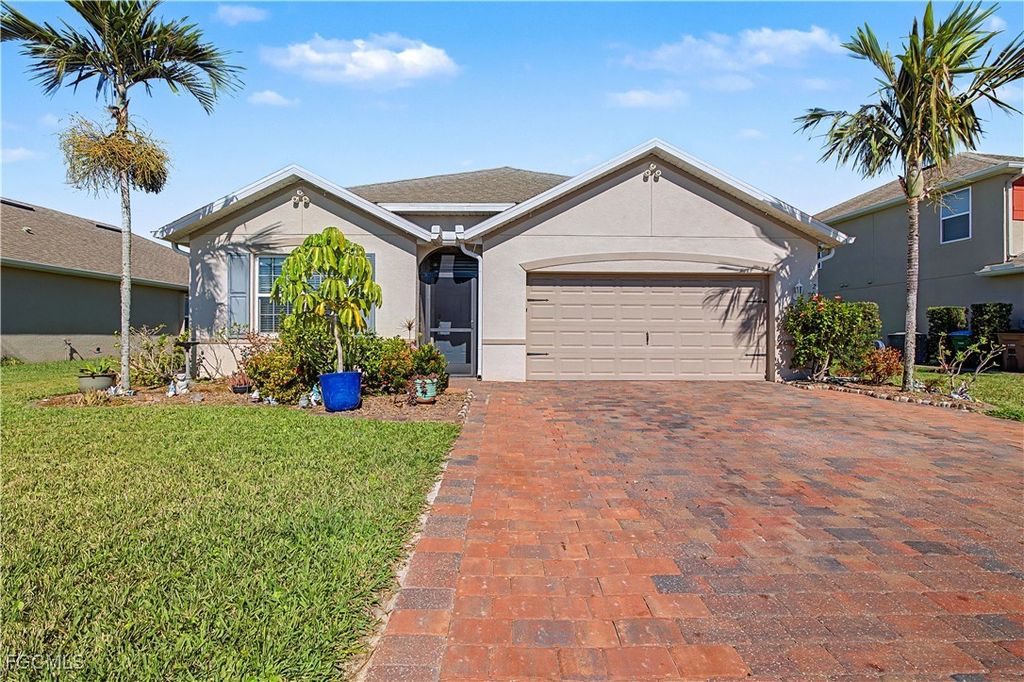 2613 Manzilla LN, Cape Coral, FL 33909