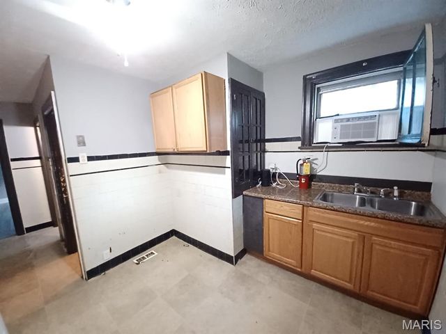 8328 Strathmore Place, Jennings, MO 63136