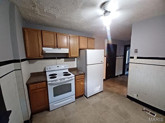 8328 Strathmore Place, Jennings, MO 63136